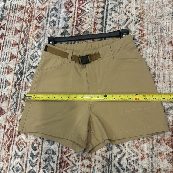 The North Face Women’s Khaki Field Shorts - Picture 12 of 12